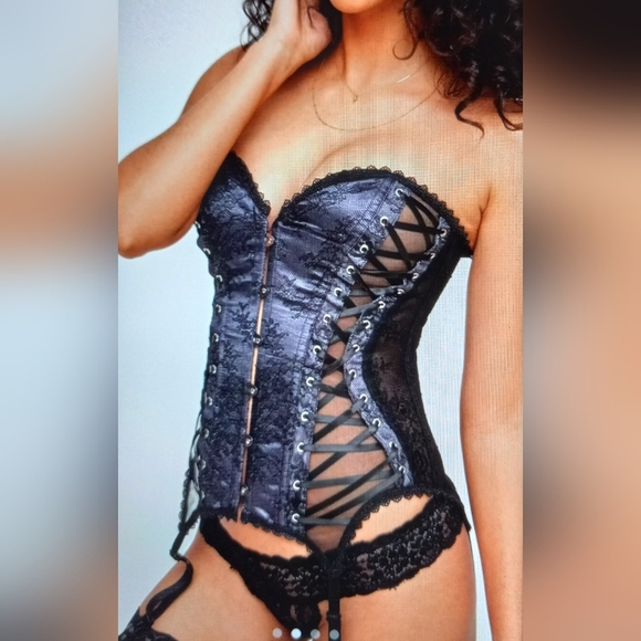 Beautiful Blue'ish Purple Corest w/attached Garters - Picture 3 of 3